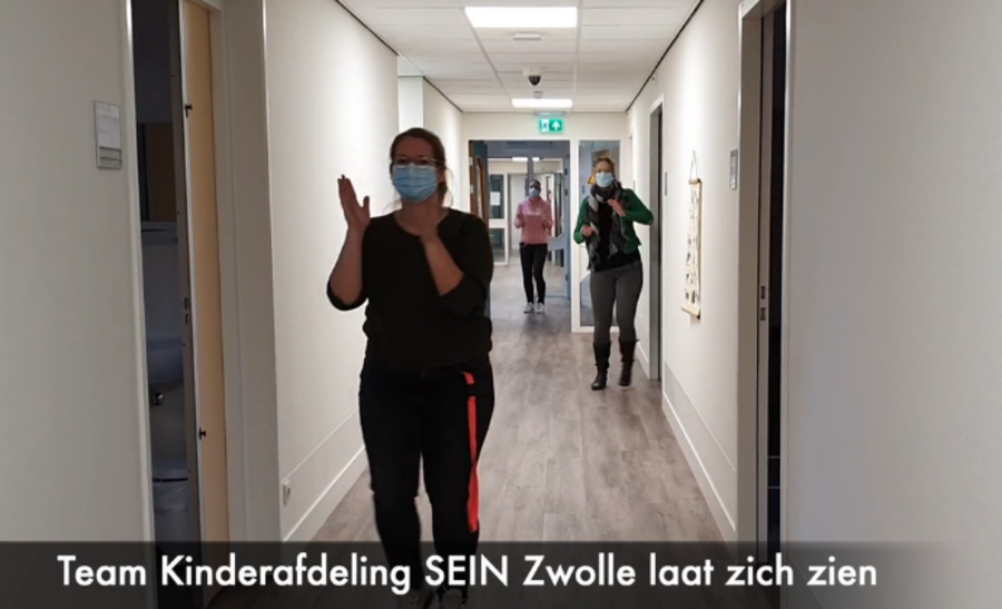 Dansende mensen zorg