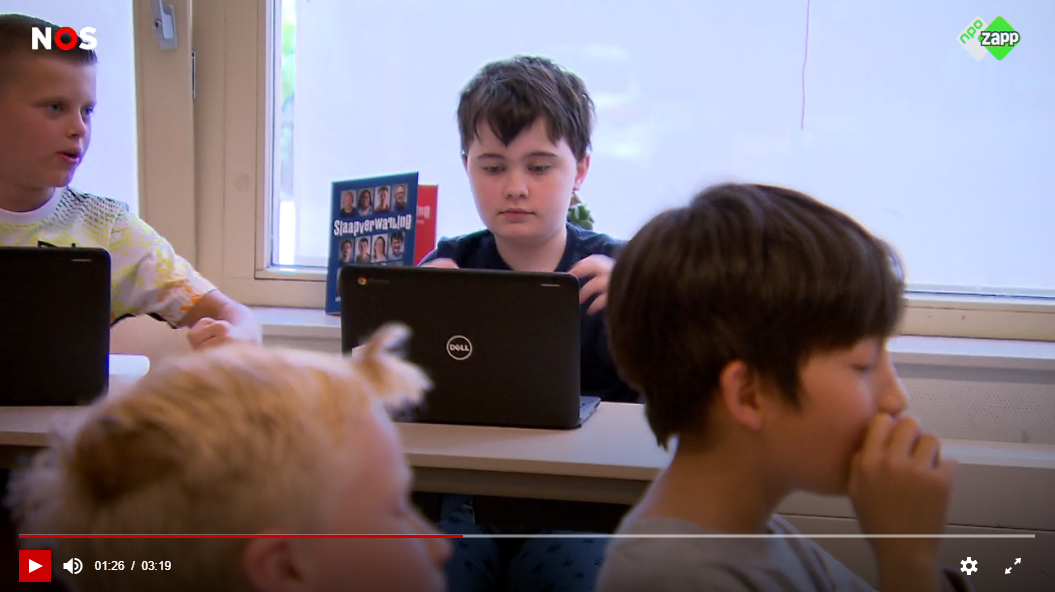 Pelle en zijn klasgenoten vertellen over zijn narcolepsie