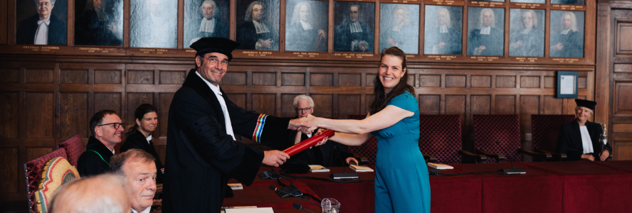 Dorien van Blooijs tijdens haar promotie bij de Universiteit Utrecht