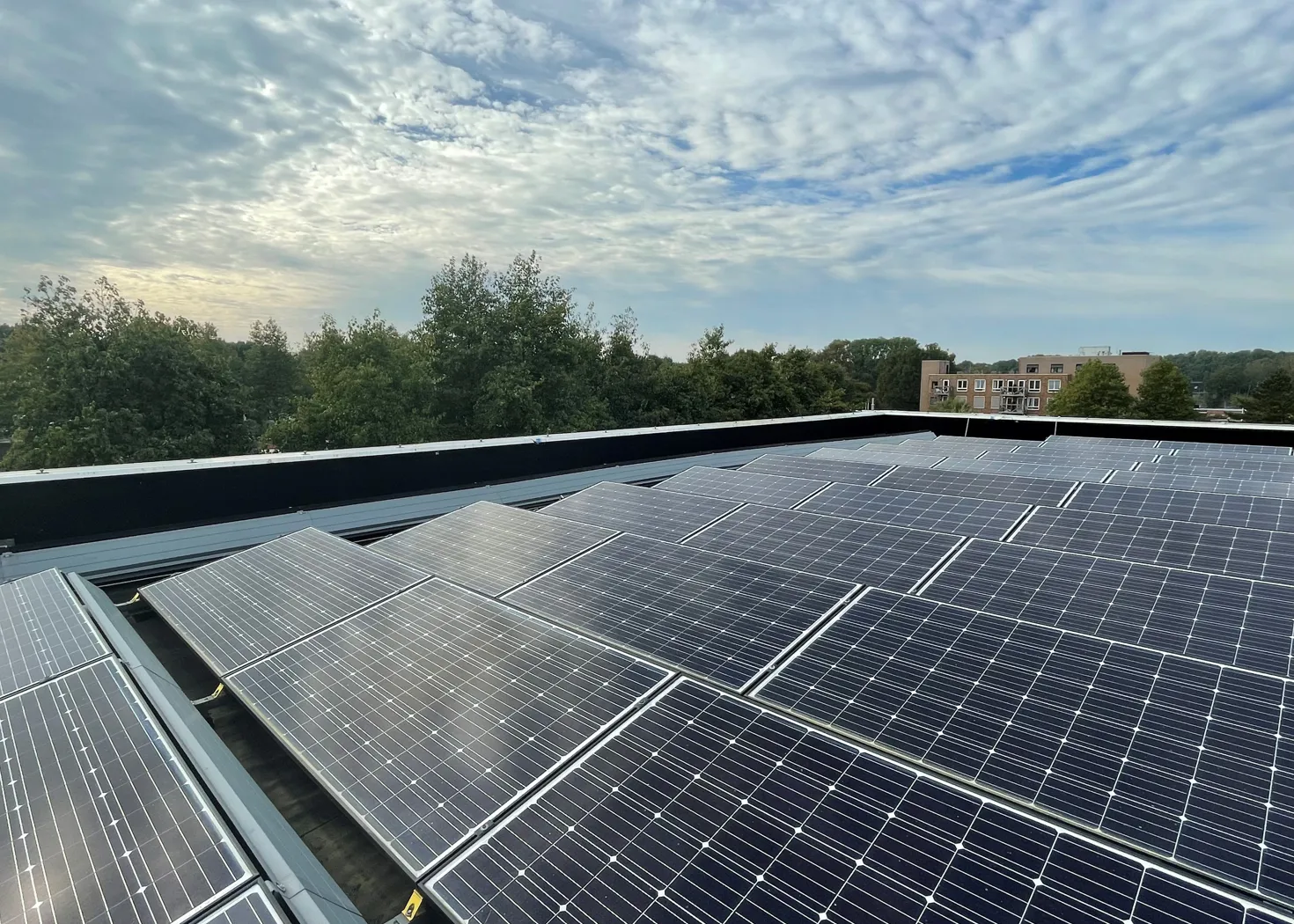 zonnepanelen op de daken van SEIN gebouwen 