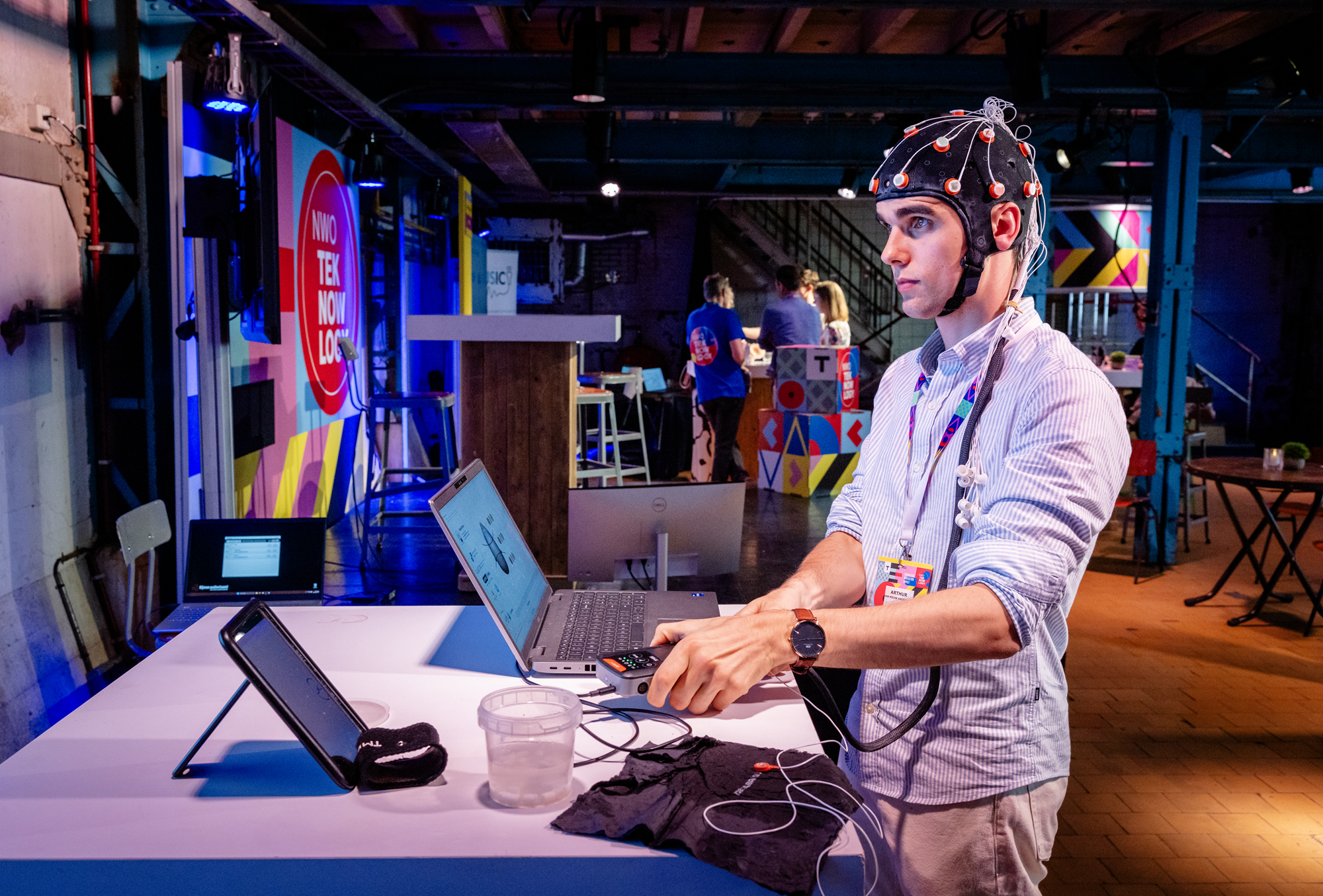 Patiënten testen nieuwe EEG-muts voor thuisgebruik