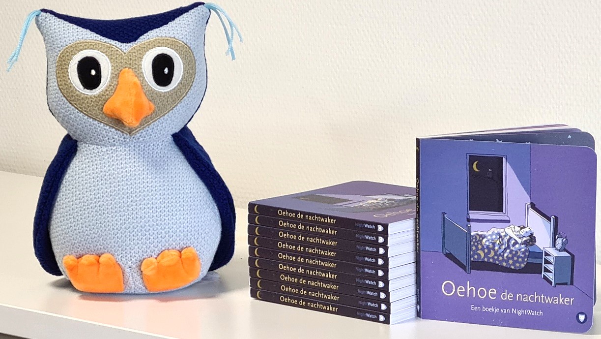 Oehoe de Nachtwaker knuffel en boek