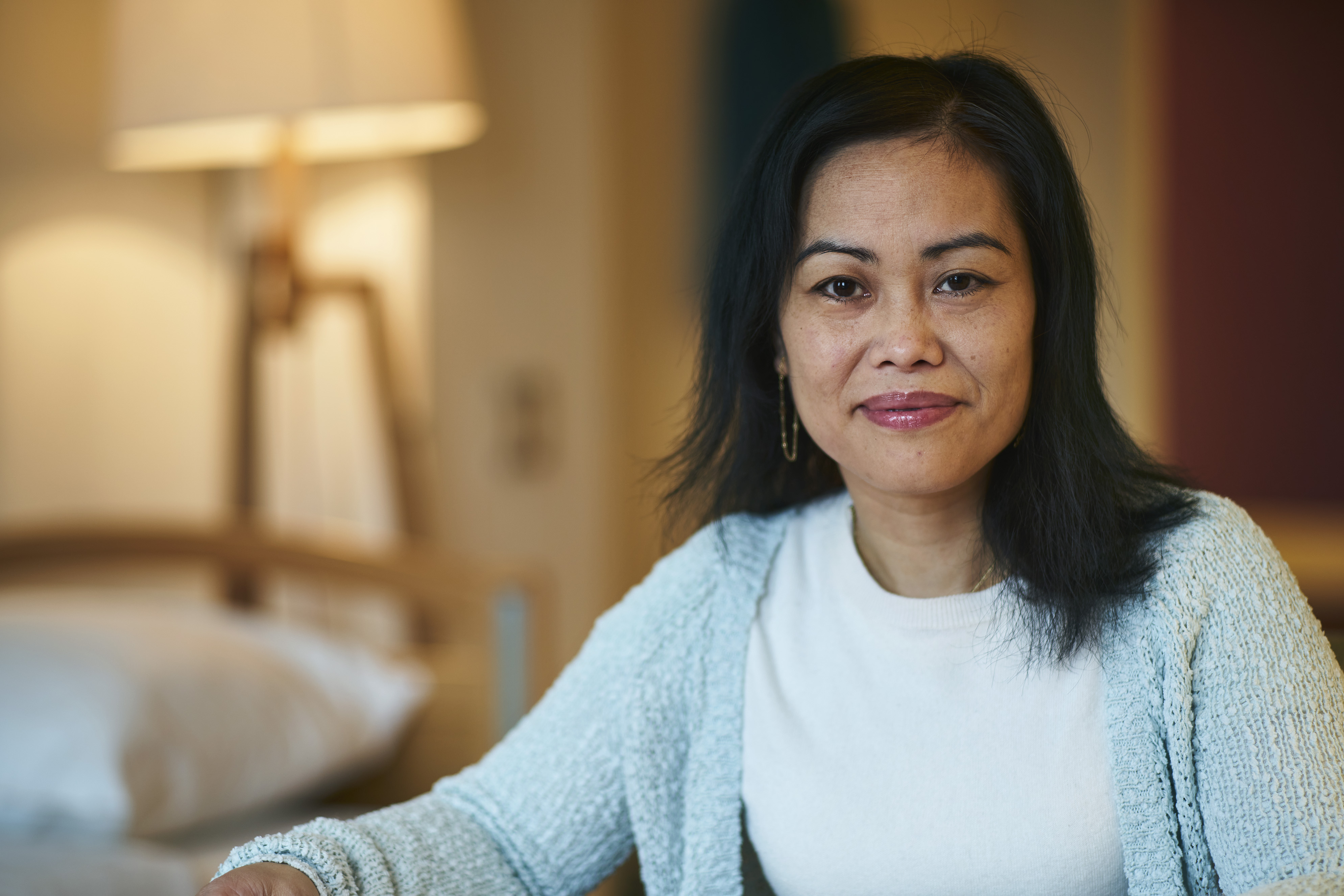 Meisje kijkt in camera