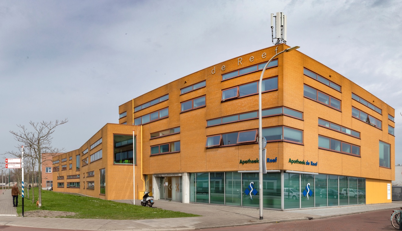 De polikliniek Rotterdam-Den Haag is gevestigd in Gezondheidscentrum De Reef