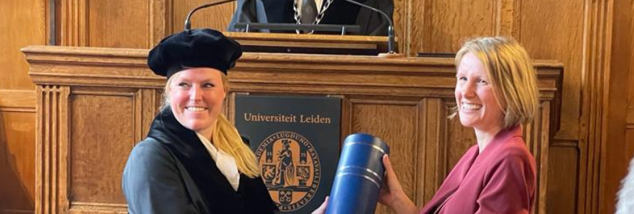 Anouk van Westrhenen tijdens haar promotie bij de Universiteit van Leiden